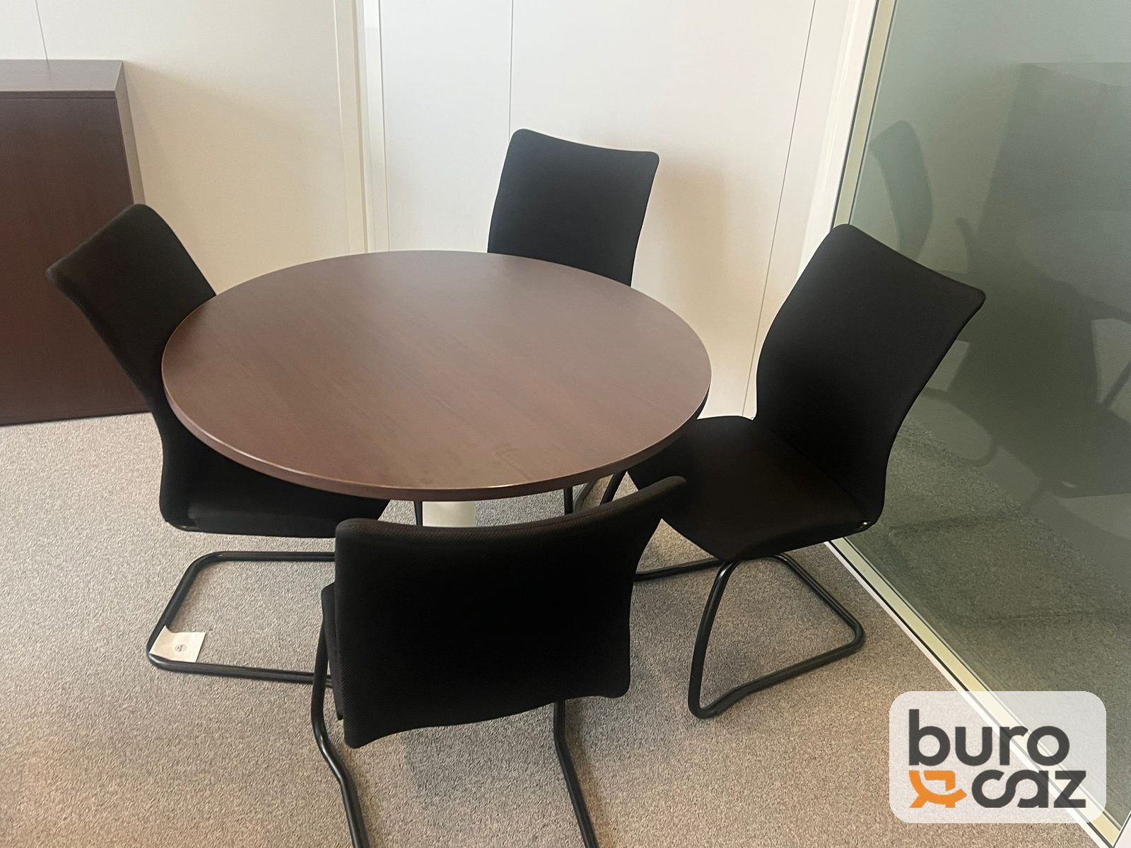 Table ronde bois foncé pied central — photo 2