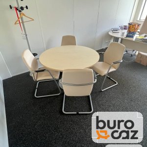 Table ronde claire pied central