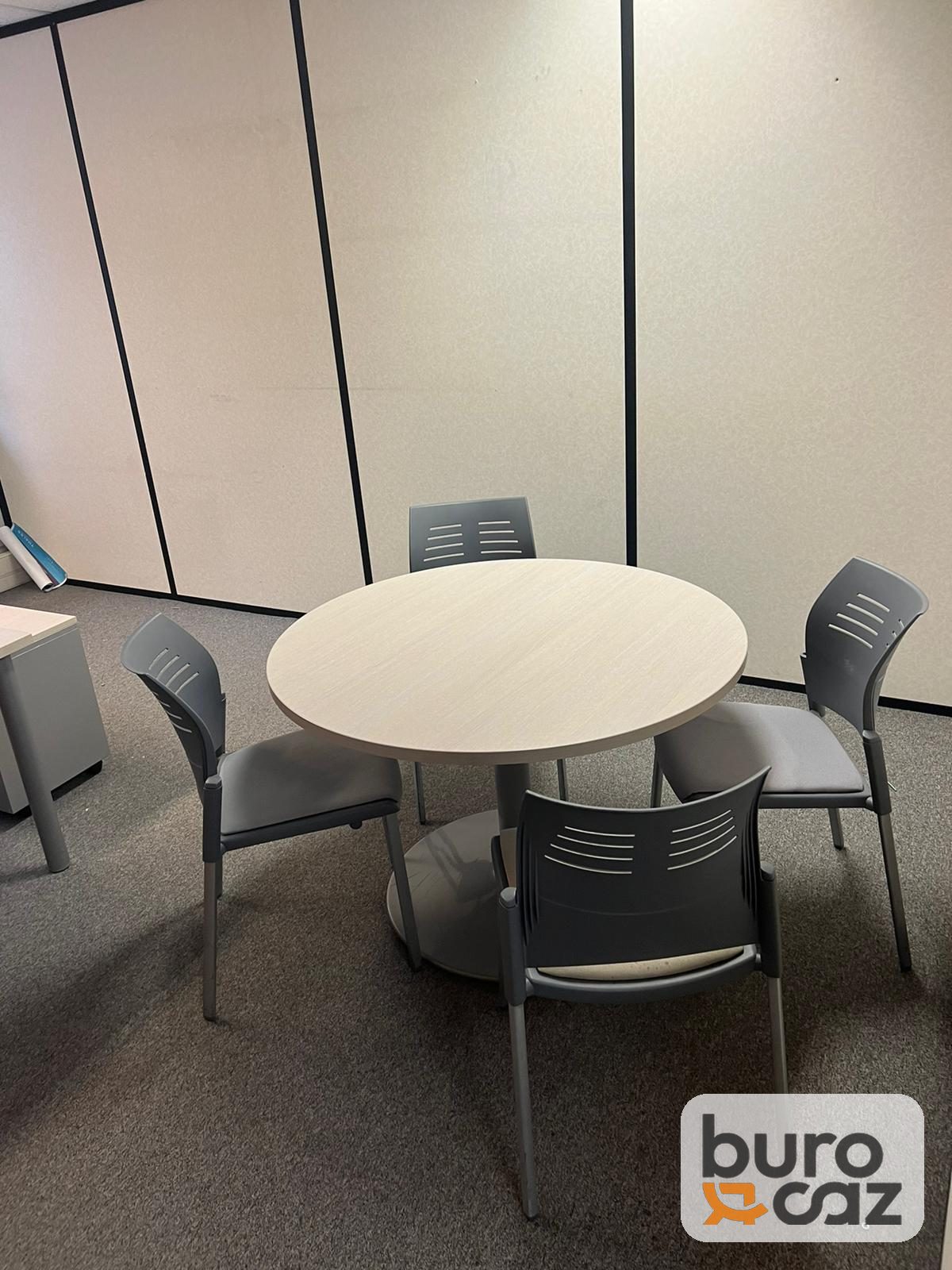 Table ronde plateau bois clair pied central