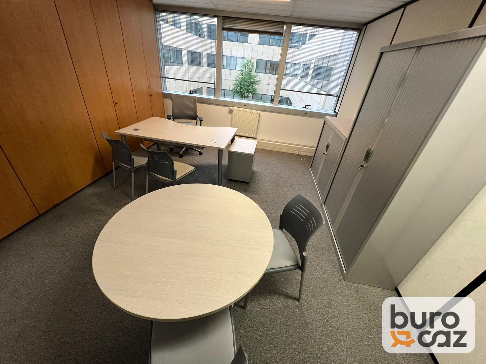 Table ronde plateau bois clair pied central — photo 2