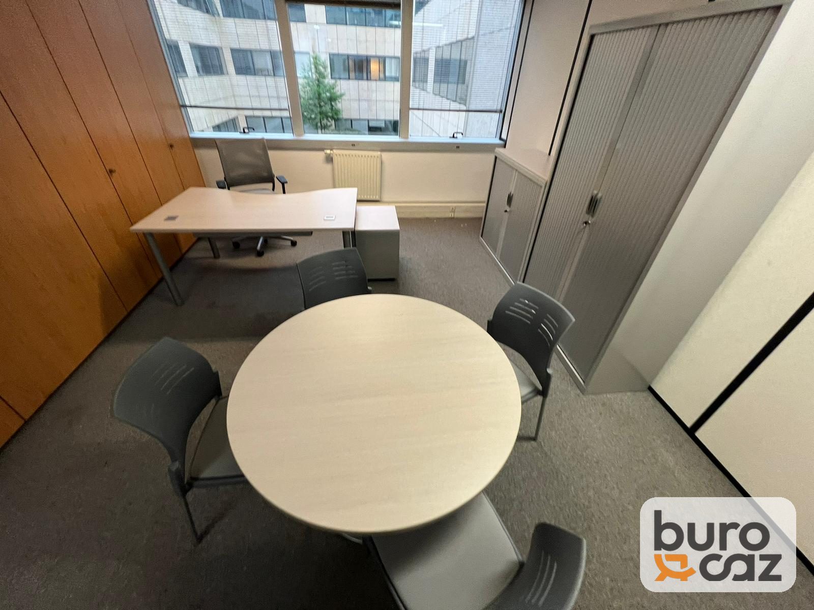 Table ronde plateau bois clair pied central — photo 5