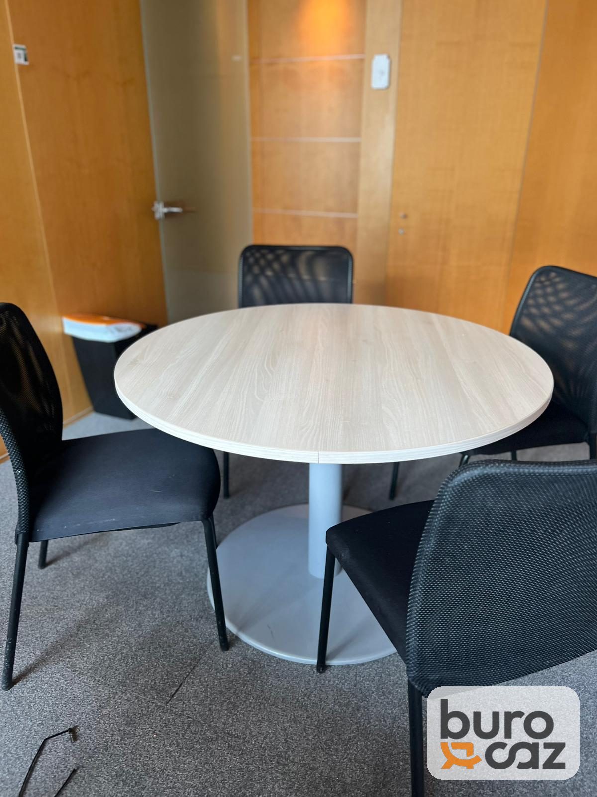 Table ronde plateau bois clair pied central gris