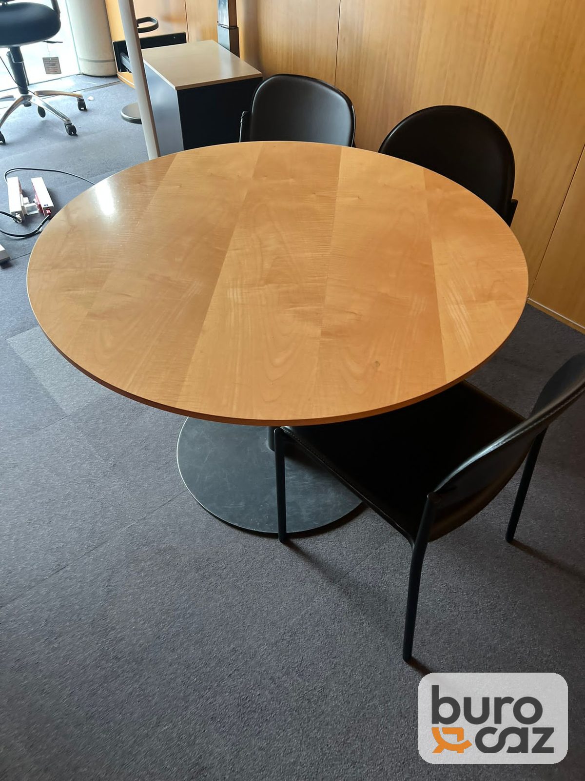 Table ronde plateau bois pied central noir — photo 3