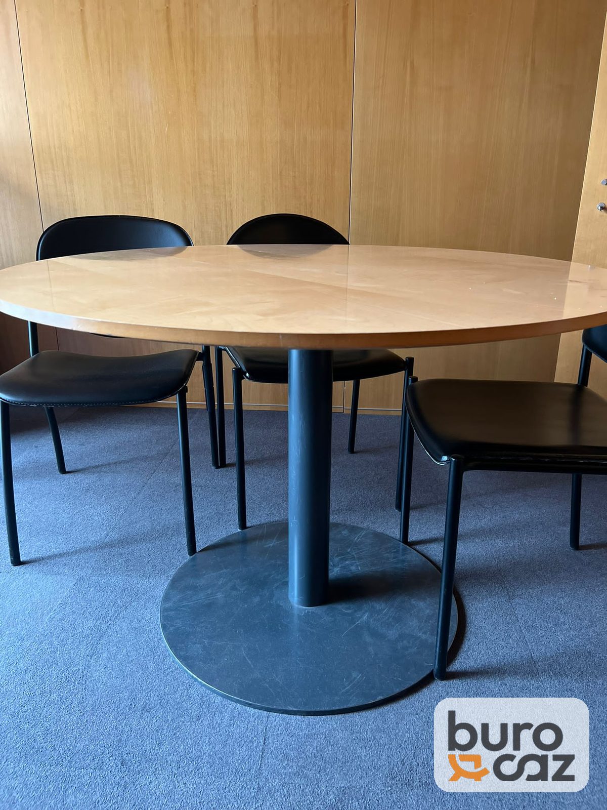 Table ronde plateau bois pied central noir — photo 4