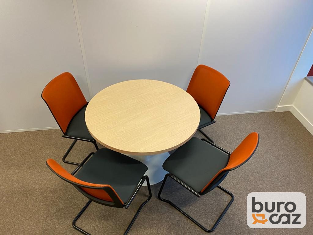 Table ronde plateau érable pied tulipe blanc