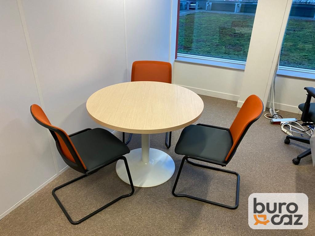 Table ronde plateau érable pied tulipe blanc — photo 2