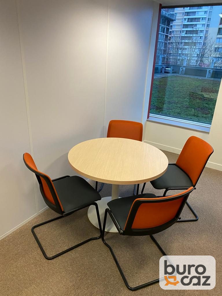 Table ronde plateau érable pied tulipe blanc — photo 4
