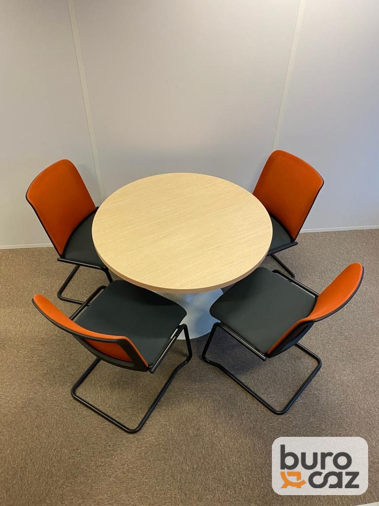 Table ronde plateau érable pied tulipe blanc — photo 5