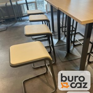 Tabouret haut assise simili beige piètement luge noir