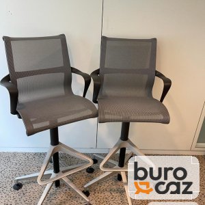 Tabouret haut résille grise accoudoirs repose-pieds