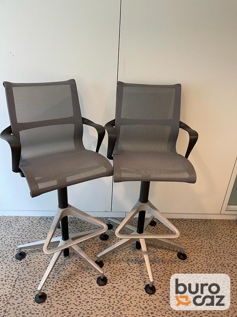 Tabouret haut résille grise accoudoirs repose-pieds
